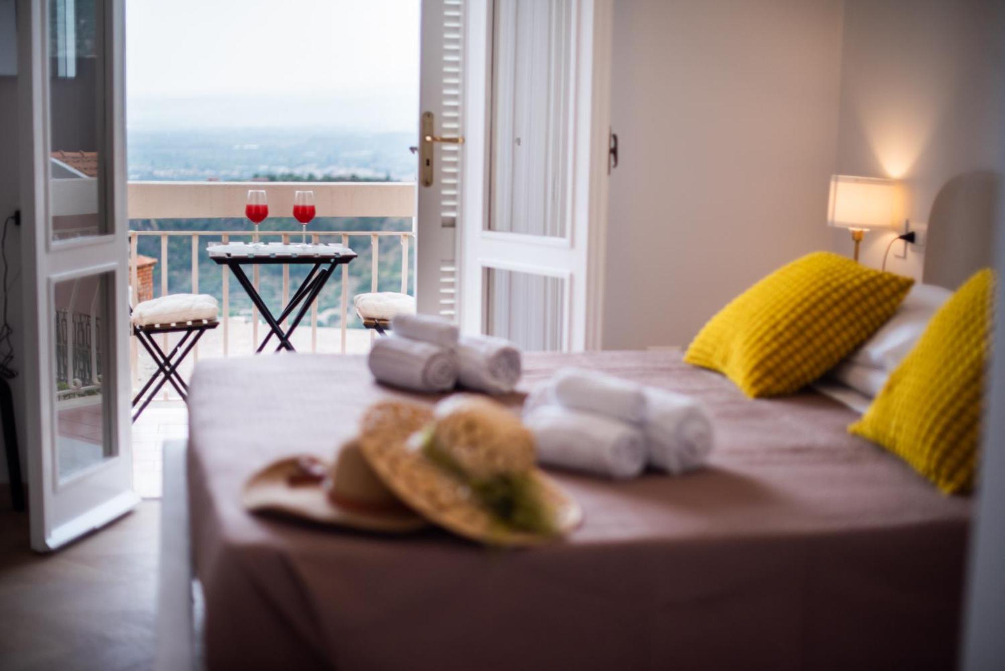 Villa Clara Suites ตาออร์มินา ภายนอก รูปภาพ