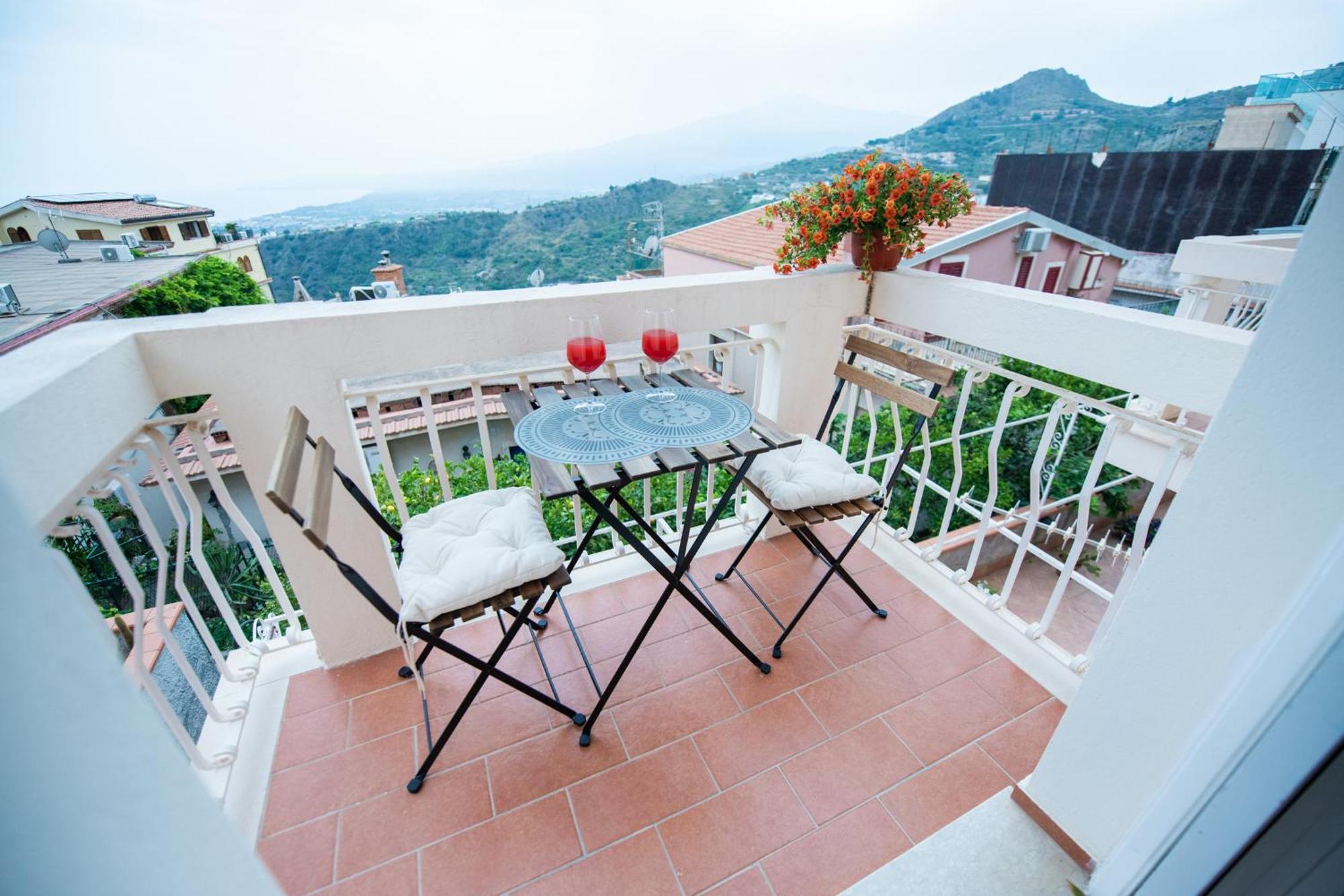 Villa Clara Suites ตาออร์มินา ภายนอก รูปภาพ